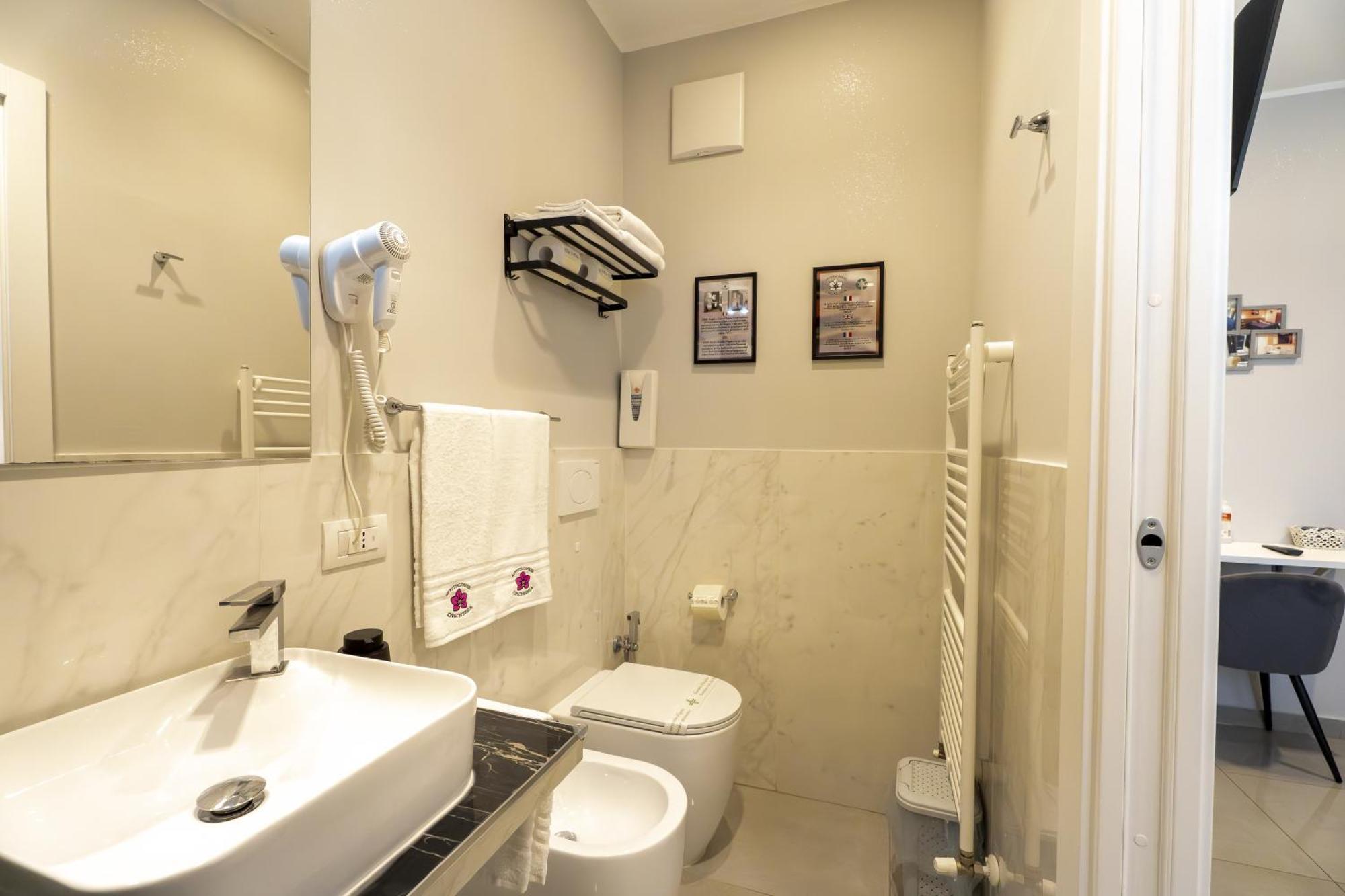Affittacamere Orchidea For Tourists Hesperia Hosp Modena Exterior photo